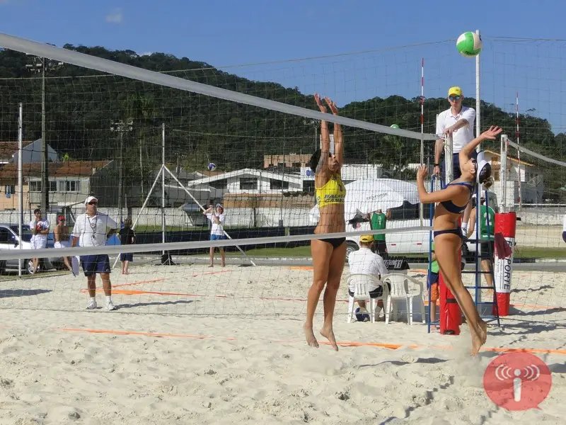 Vôlei de Praia: Experiência nas duplas femininas