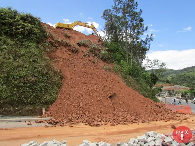 Interrupção no acesso entre Guabiruba e Brusque