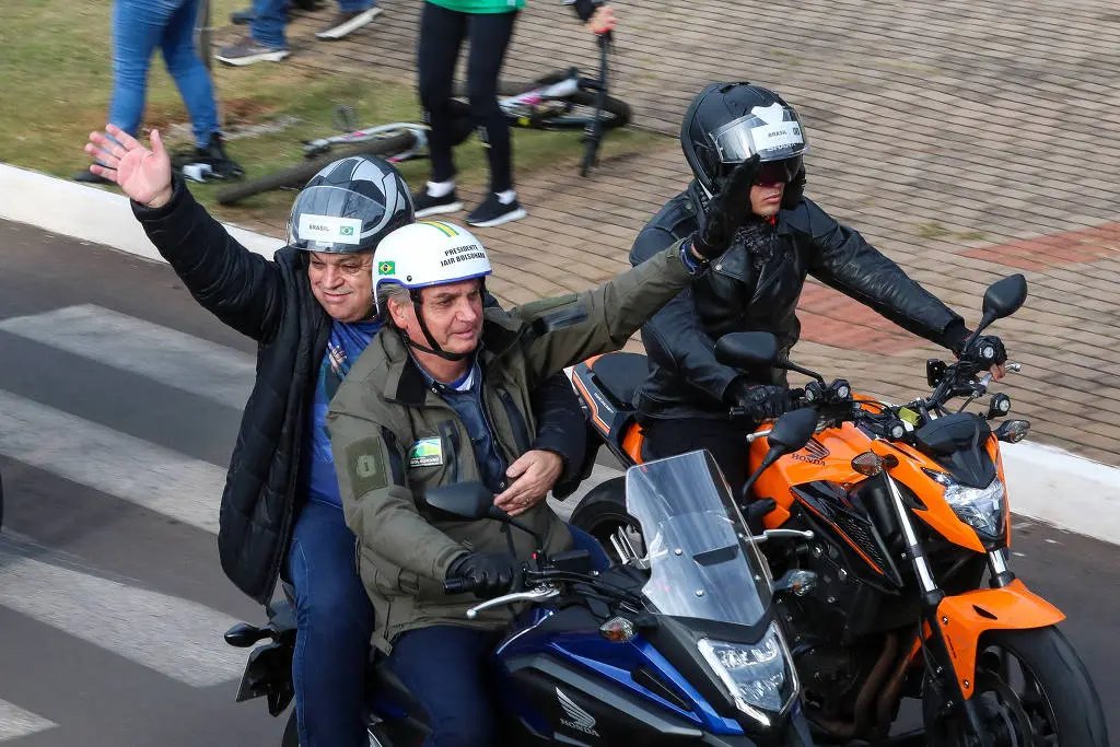 Bolsonaro faz motociata e inaugura&ccedil;&atilde;o em Santa Catarina 