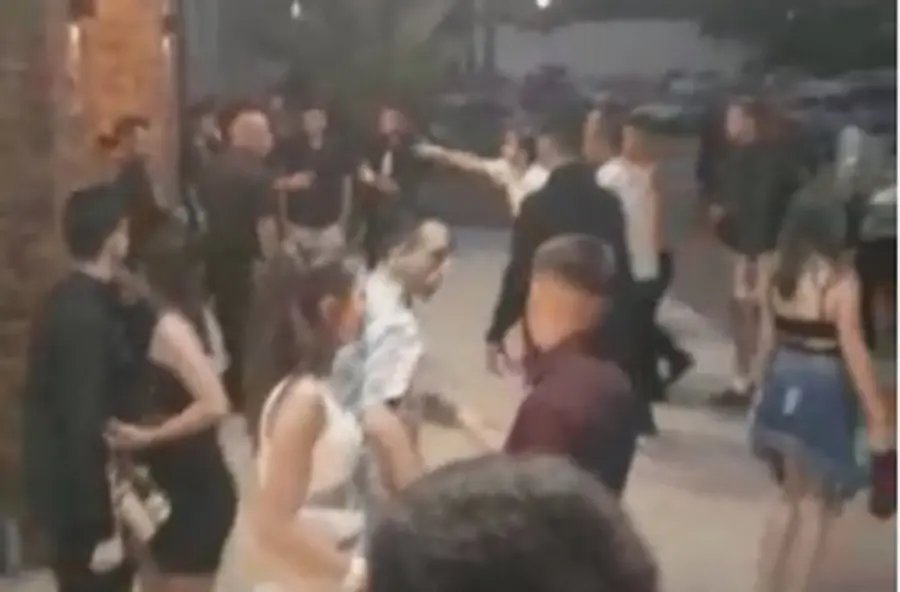 V&Iacute;DEO: festa acaba em briga entre visitantes e seguran&ccedil;as