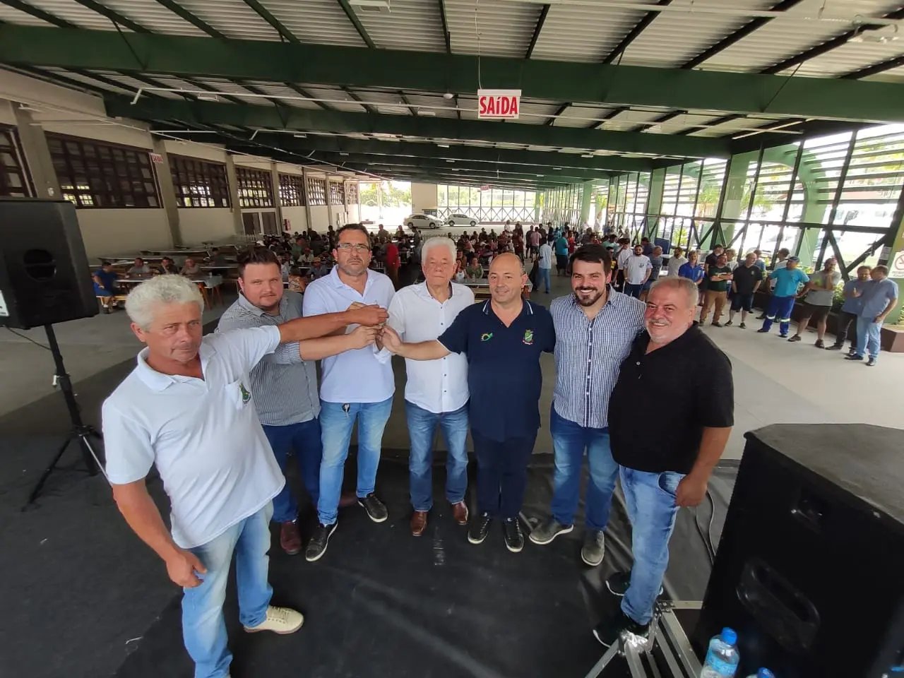 Prefeitura entrega novos maquin&aacute;rios &agrave; Secretaria de Obras