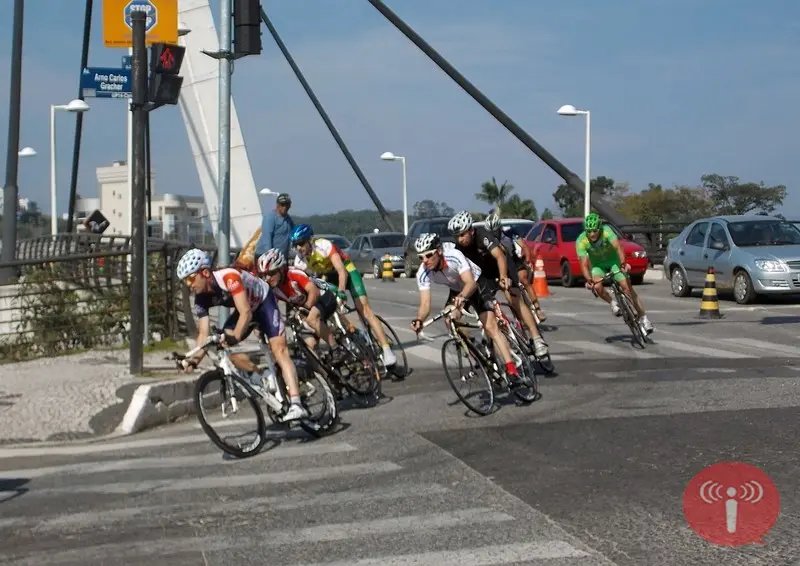 Ciclismo: Reforços de peso em busca do título