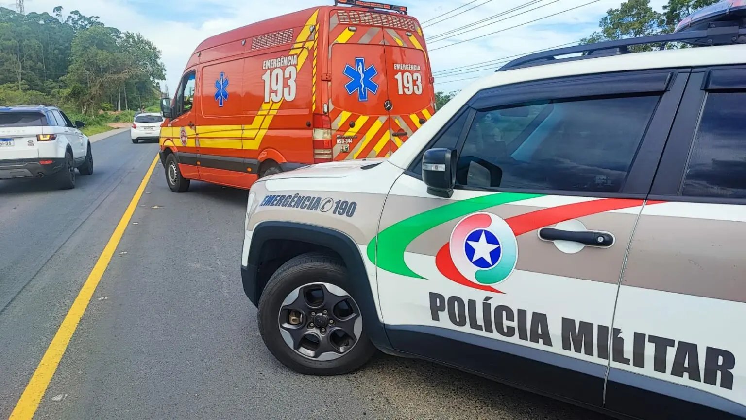 Em fuga da pol&iacute;cia, homem cai de moto e morre