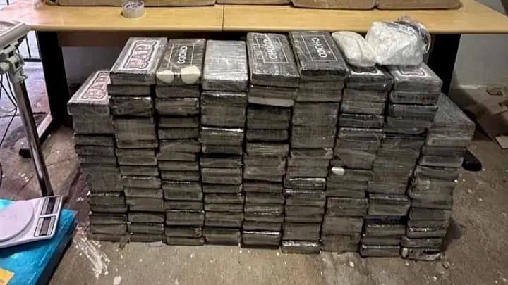 Pol&iacute;cia Militar apreende mais de 450 de drogas em Balne&aacute;rio Cambori&uacute;