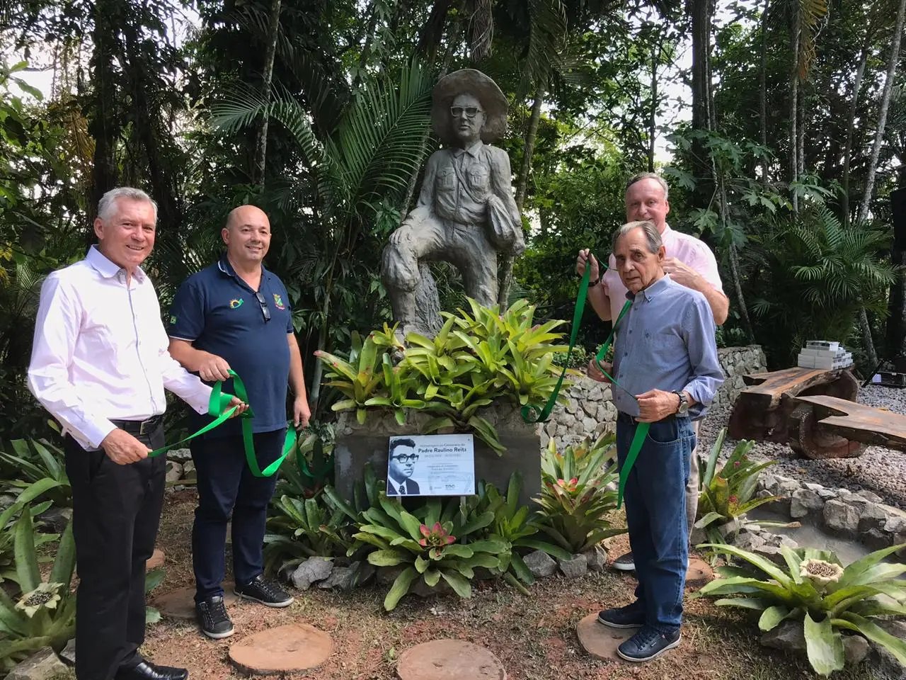 Inaugurado o monumento em homenagem ao padre Raulino Reitz