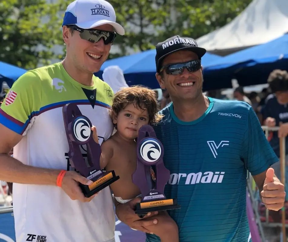 Andr&eacute; Baran e Vini Font foram campe&otilde;es no BC Open de Beach Tennis