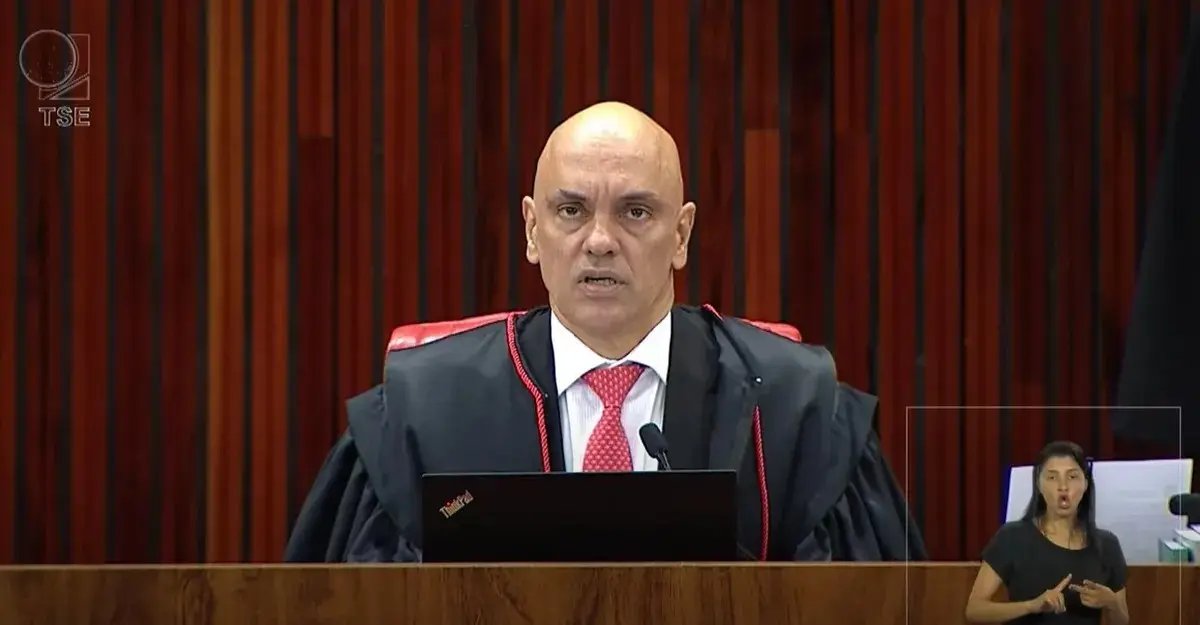 Moraes afasta governador do Distrito Federal por 90 dias