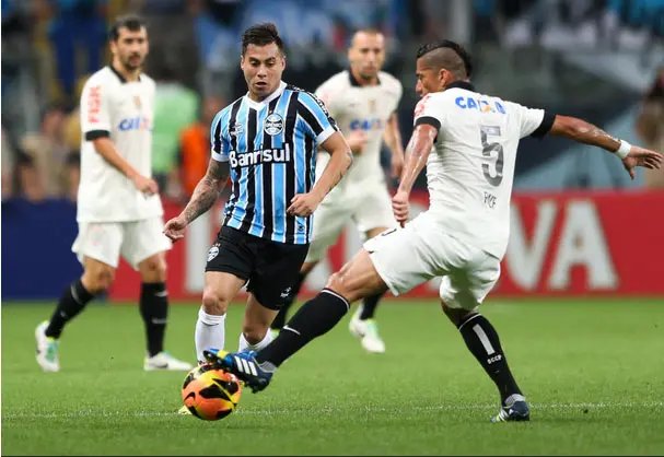 Grêmio vence o Corinthians e vai à semi