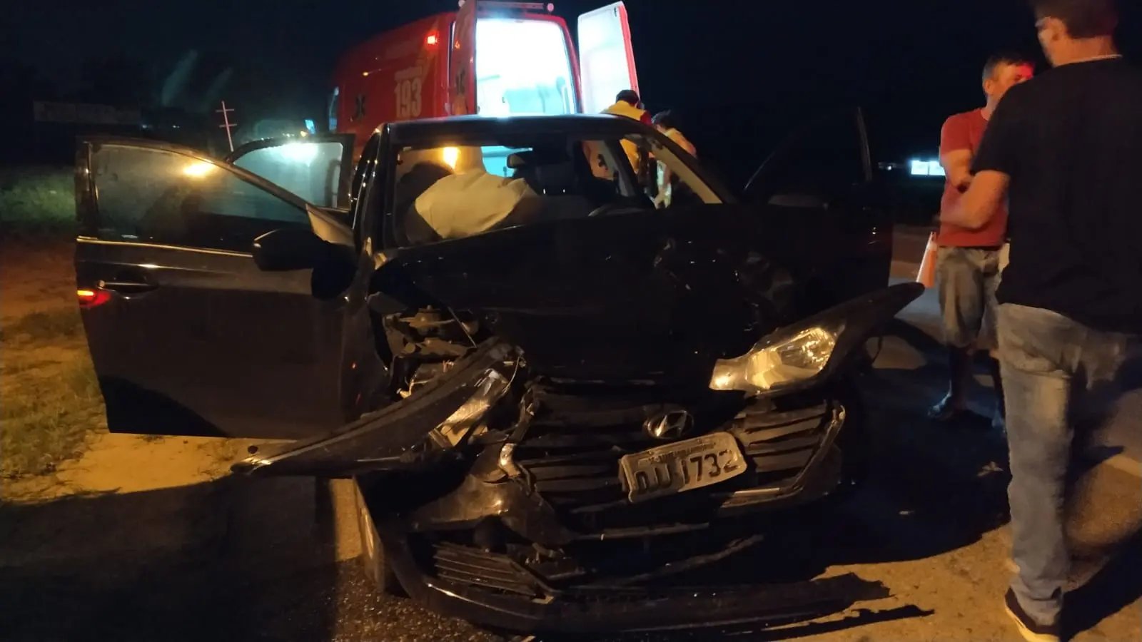 Motorista n&atilde;o percebe lombada e causa acidente