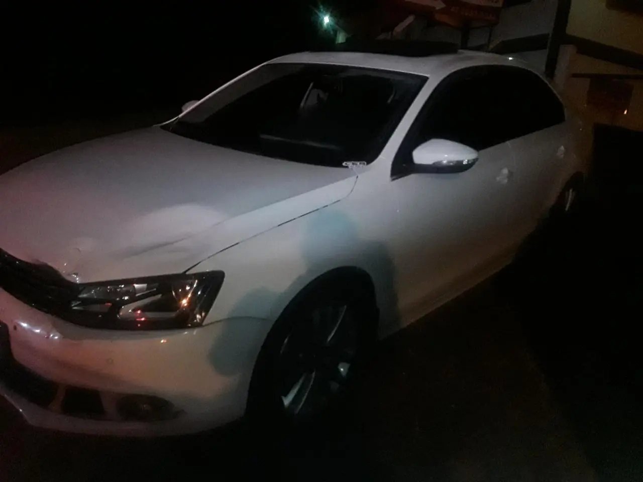Carro e moto colidem na Ivo Silveira