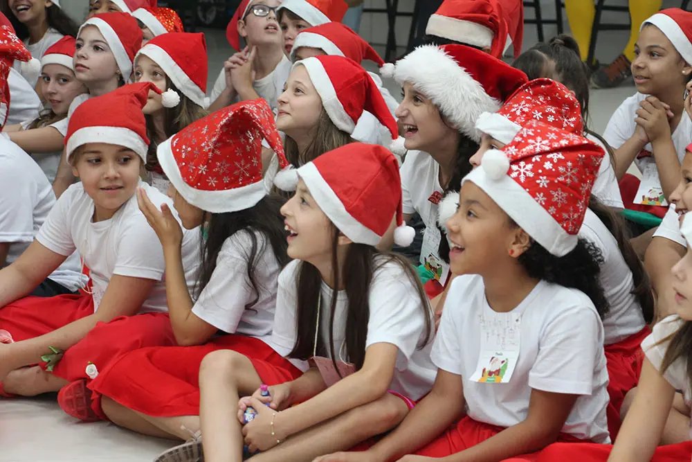A&ccedil;&atilde;o presenteia alunos da EEF Ponta Russa