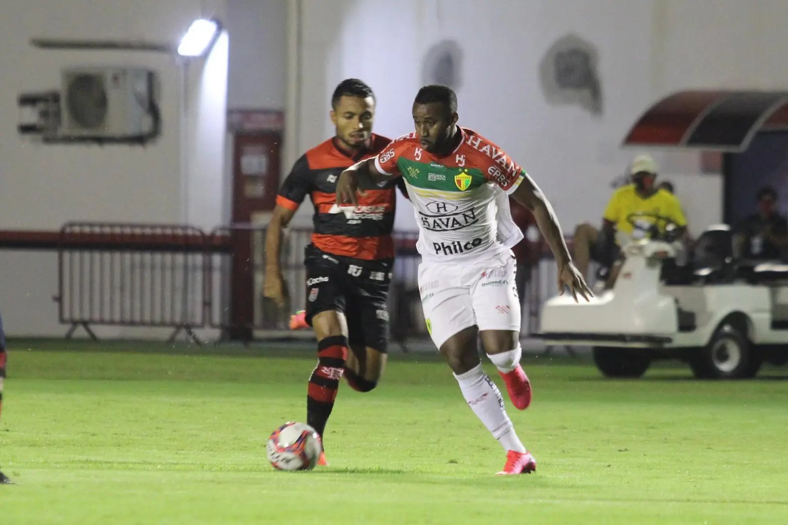 Brusque come&ccedil;a bem, mas leva a virada, em Salvador
