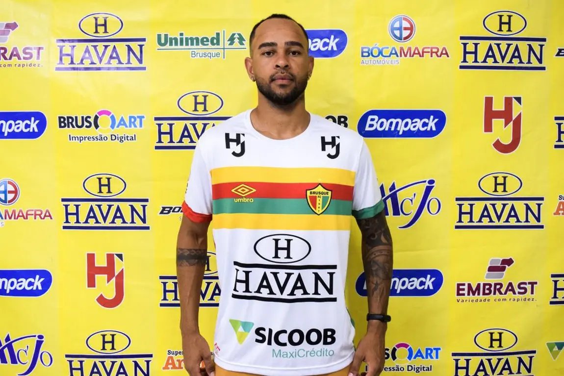 Lateral Jo&atilde;o Carlos est&aacute; de volta ao Brusque