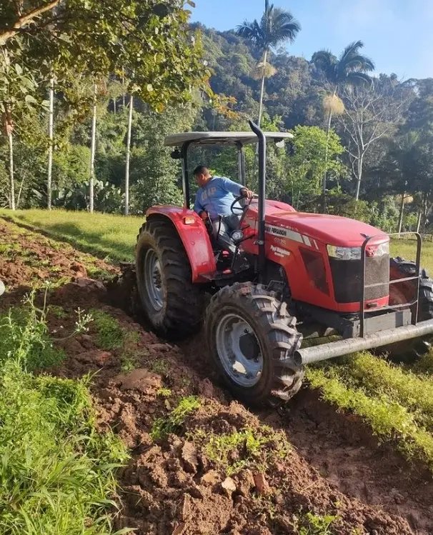 Diretoria de Agricultura assiste a 533 fam&iacute;lias com maquin&aacute;rio