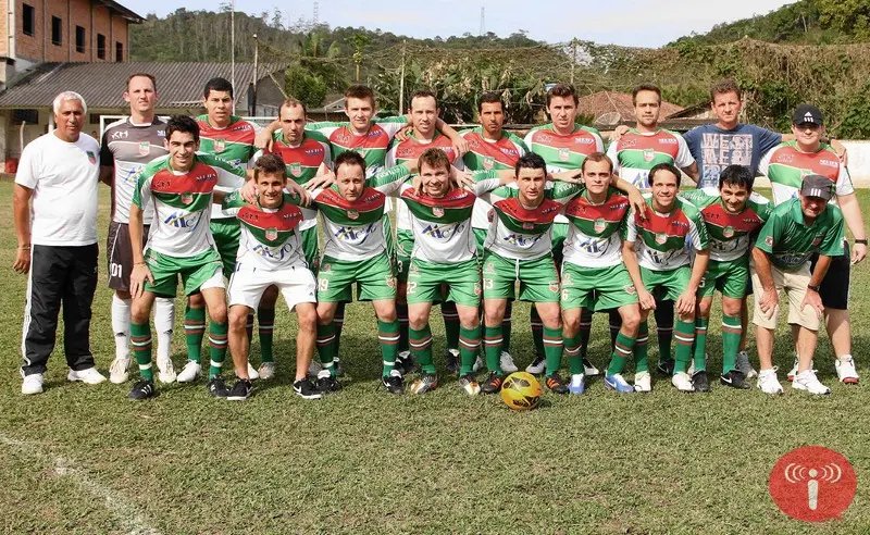 Domingo é dia de final do futebol 