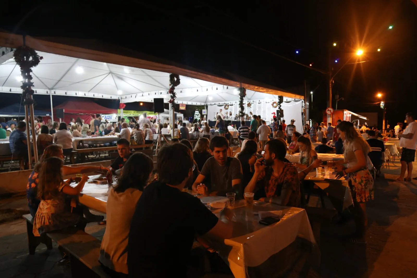 Tenda Natalina abre Natal M&aacute;gico de Guabiruba