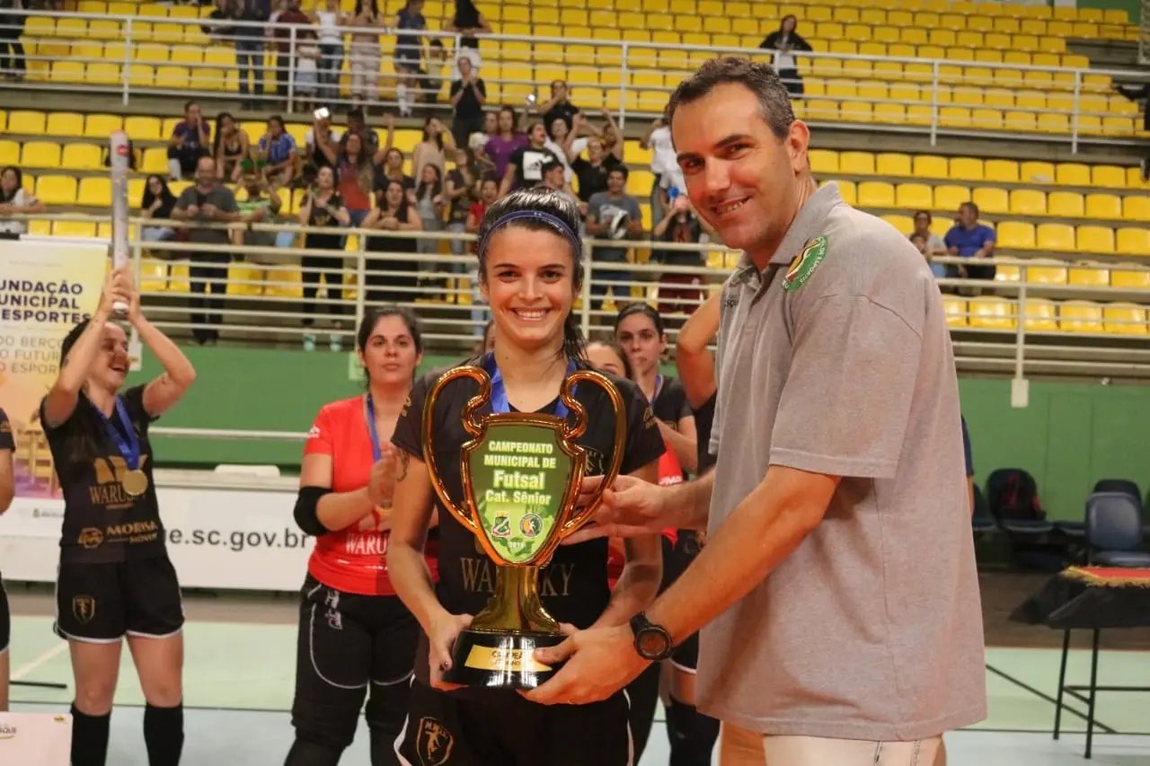 M.W.F.C goleia e conquista o Municipal de Futsal Feminino 