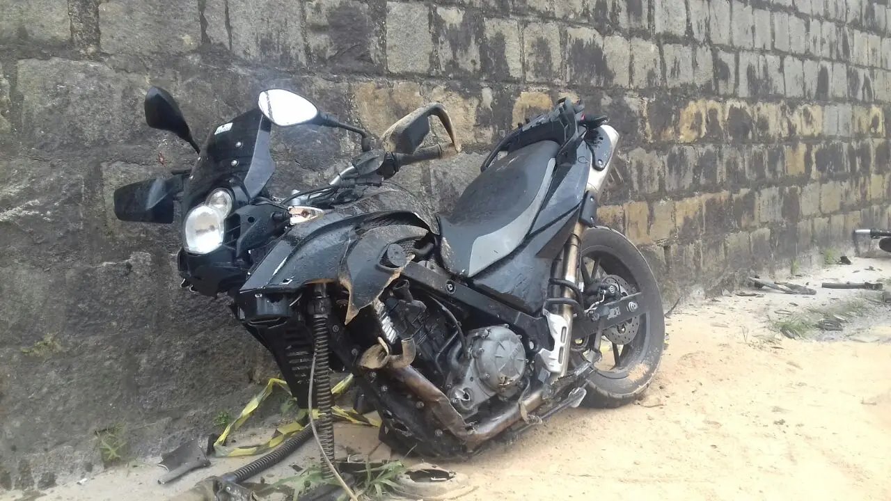 Motociclista fica gravemente ferido em colisão no Boa Parada