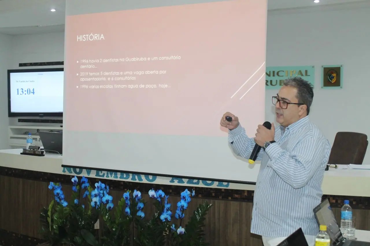 Vereadores acompanham palestra sobre proposta do "Programa de Escova&ccedil;&atilde;o Dental Supervisionada"