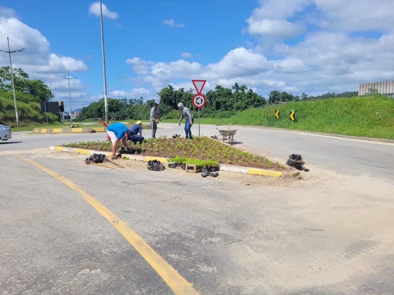 Departamento de paisagismo segue em atividade durante as f&eacute;rias coletivas