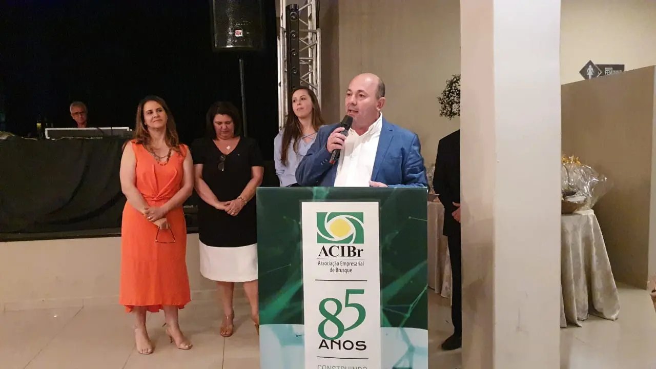 Vice-prefeito prestigia formatura no Tiro de Guerra e anivers&aacute;rio do N&uacute;cleo de Panifica&ccedil;&atilde;o