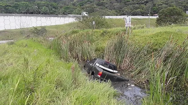Motorista embriagado, e sem habilita&ccedil;&atilde;o se envolve em acidente