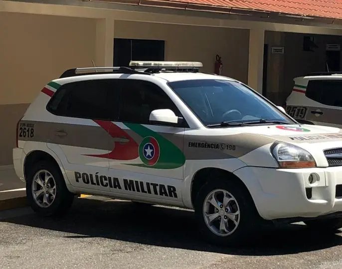Homem &eacute; preso por se masturbar em provador de loja