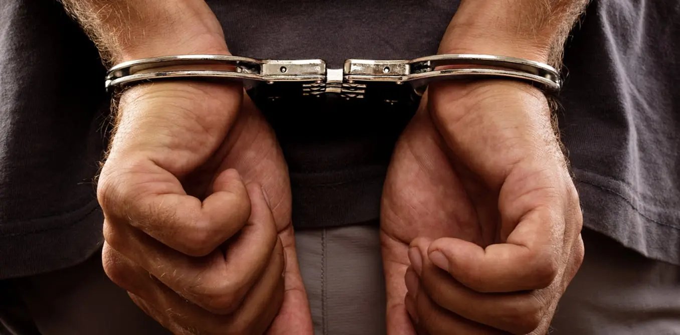 Homem teria ficado nu e mostrado órgão genital para menor