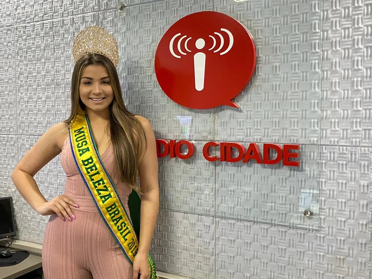 Modelo brusquense vai disputar concurso na Bol&iacute;via