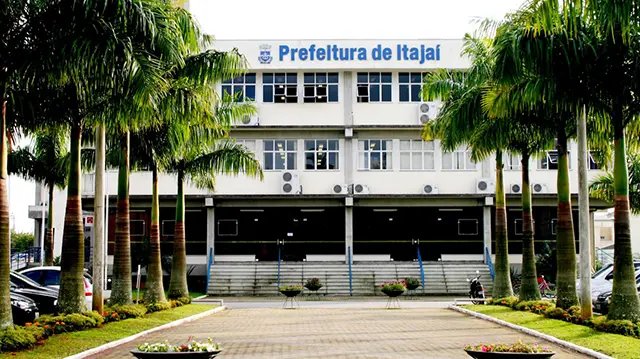 Itaja&iacute; lan&ccedil;a concurso p&uacute;blico com sal&aacute;rios de at&eacute; R$7.503,21
