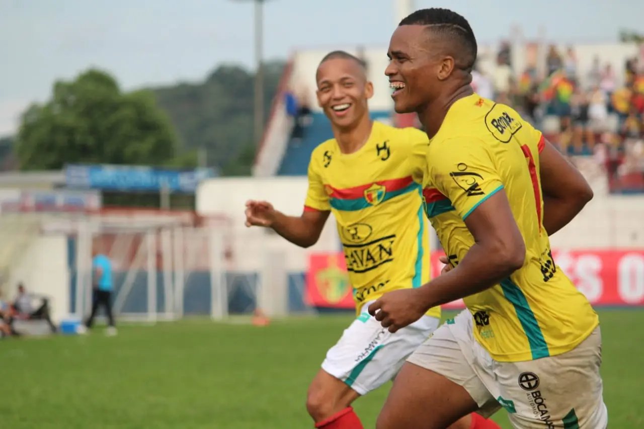 Brusque FC vira para cima do Tubar&atilde;o e est&aacute; na final da Copa Santa Catarina