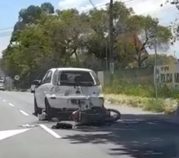 Acidente na Rodovia Ant&ocirc;nio Heil deixa motociclista ferido