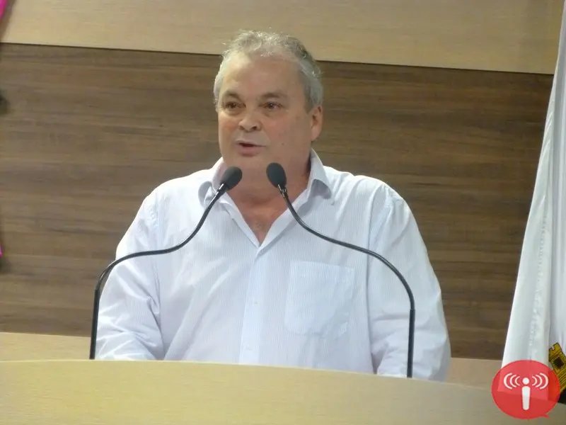 Martins rebate críticas do prefeito