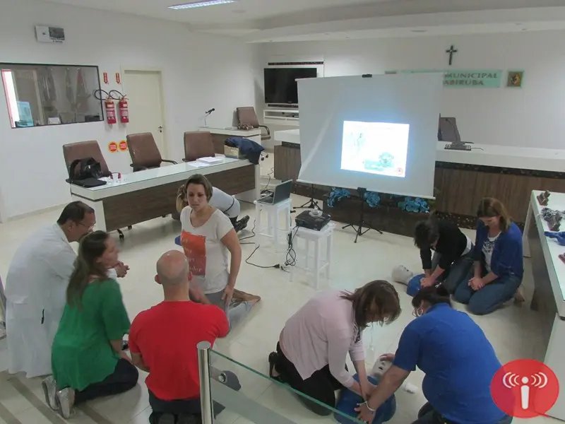 Profissionais realizam treinamento com bombeiros