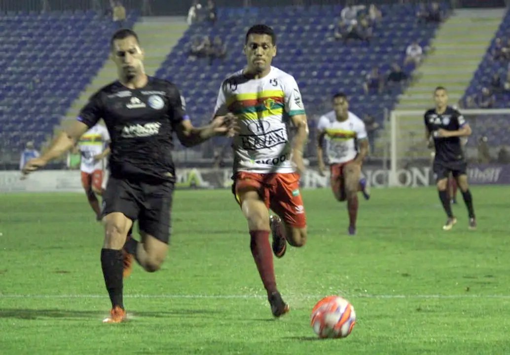 Com gol contra, Brusque perde para o Tubar&atilde;o por 1 a 0