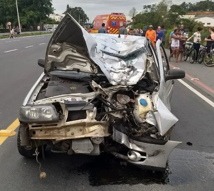 Acidente tira a vida de motociclista na Antônio Heil