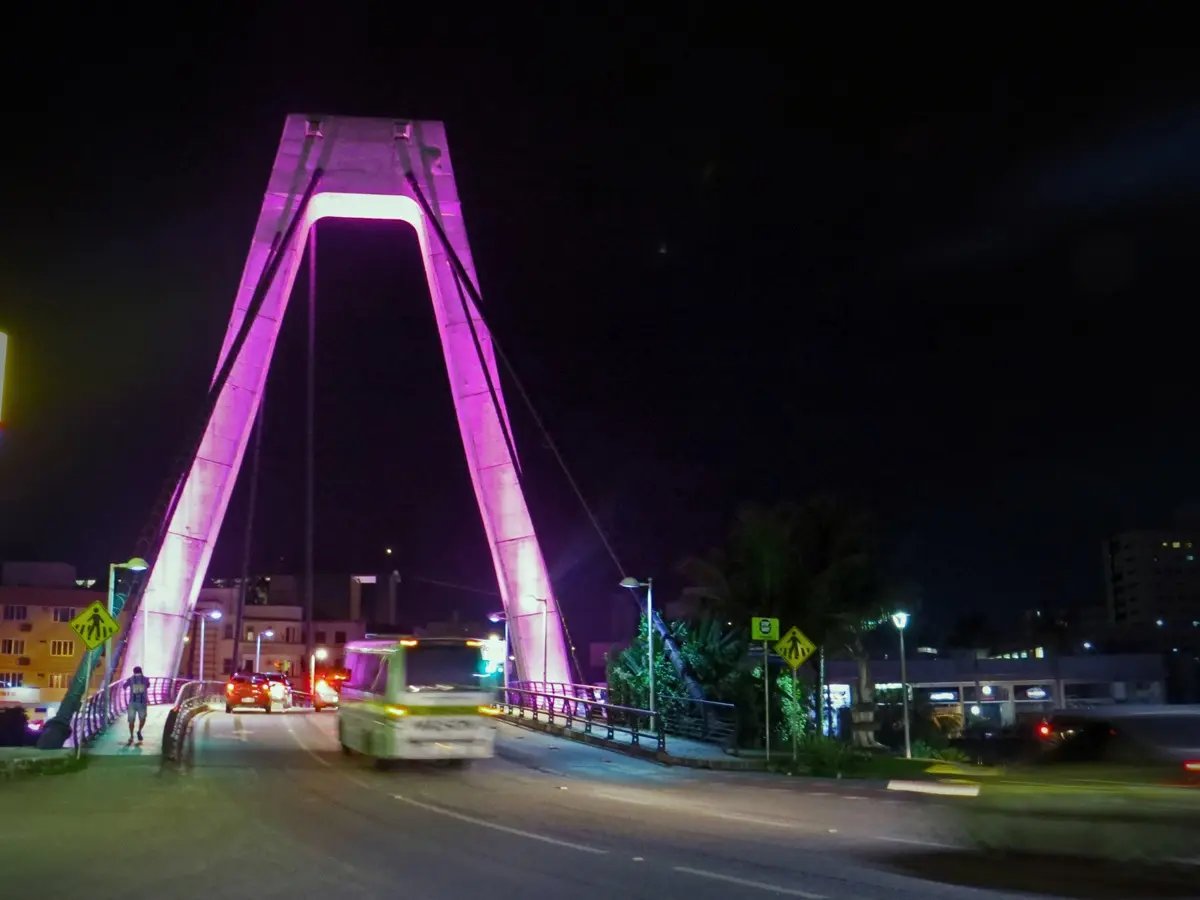 Iluminação de pontos turísticos marca abertura da campanha Outubro Rosa