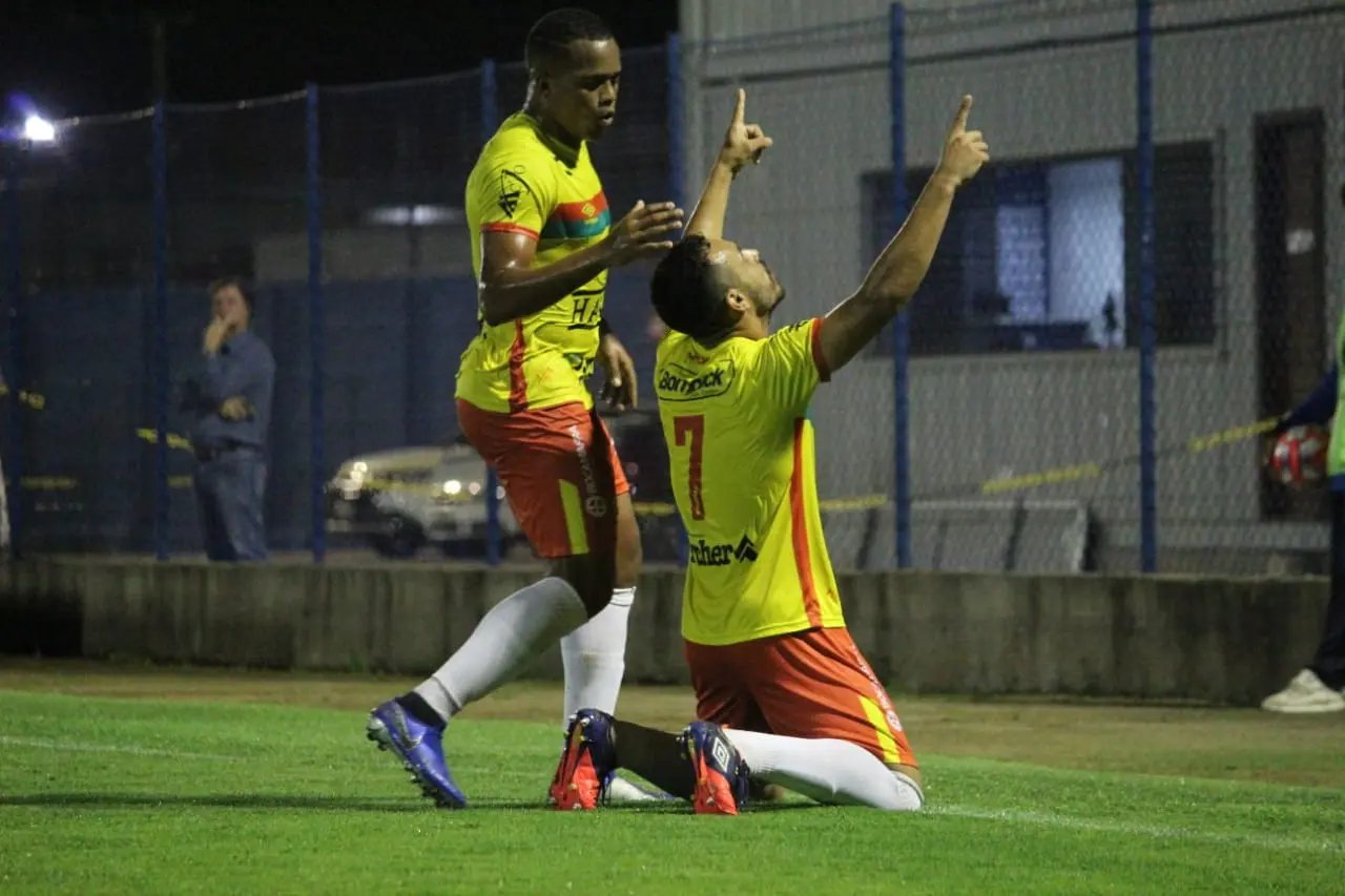 Brusque vence Tubar&atilde;o e decide semifinal em casa