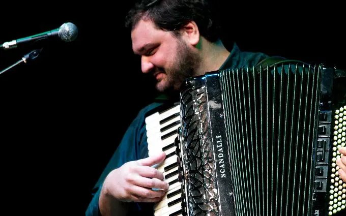  Jantar show de Bruno Moritz e Renato Borghetti ter&aacute; renda revertida para Apae de Brusque