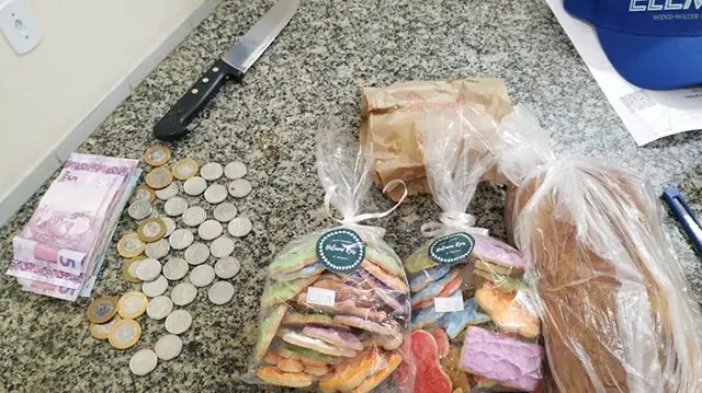 Mulher transtornada assalta panificadora