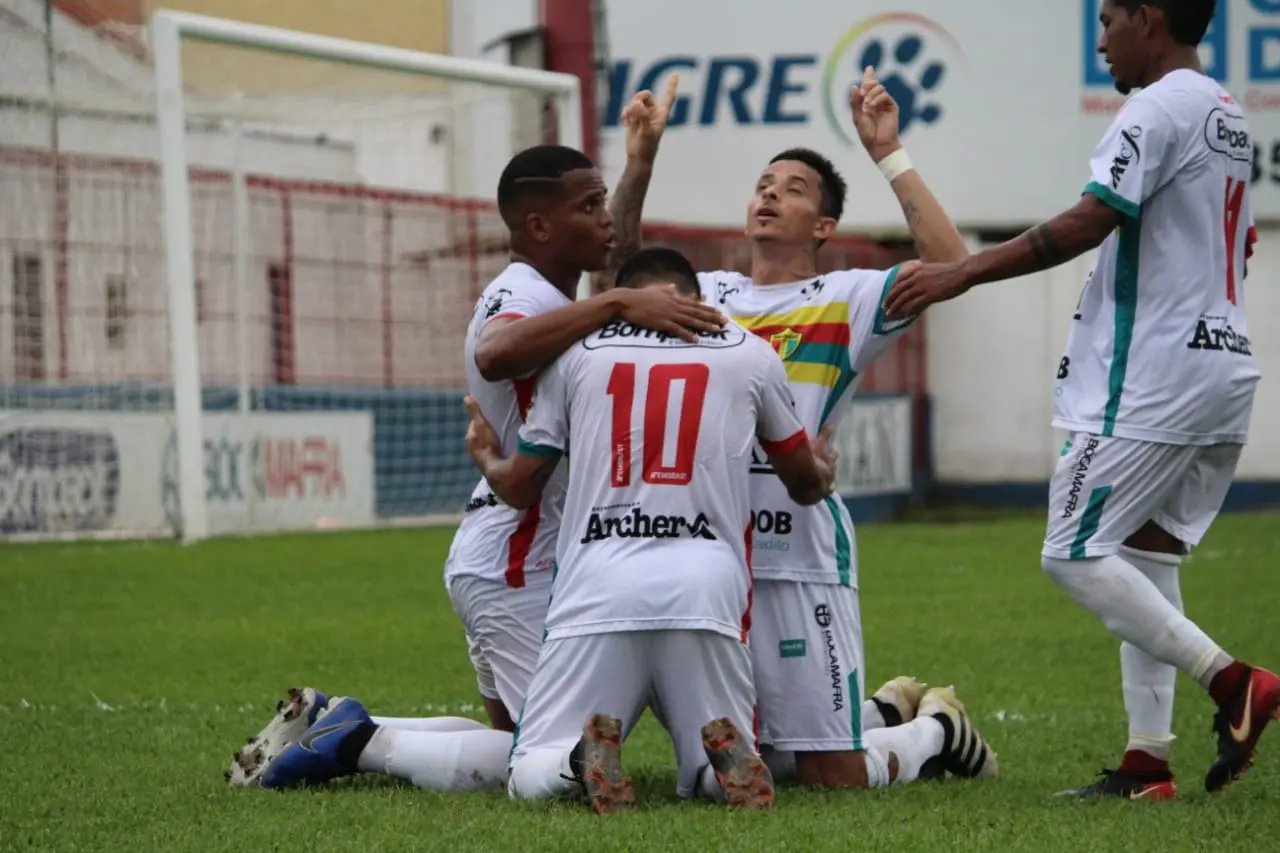 Brusque vence e garante a classifica&ccedil;&atilde;o para a semifinal