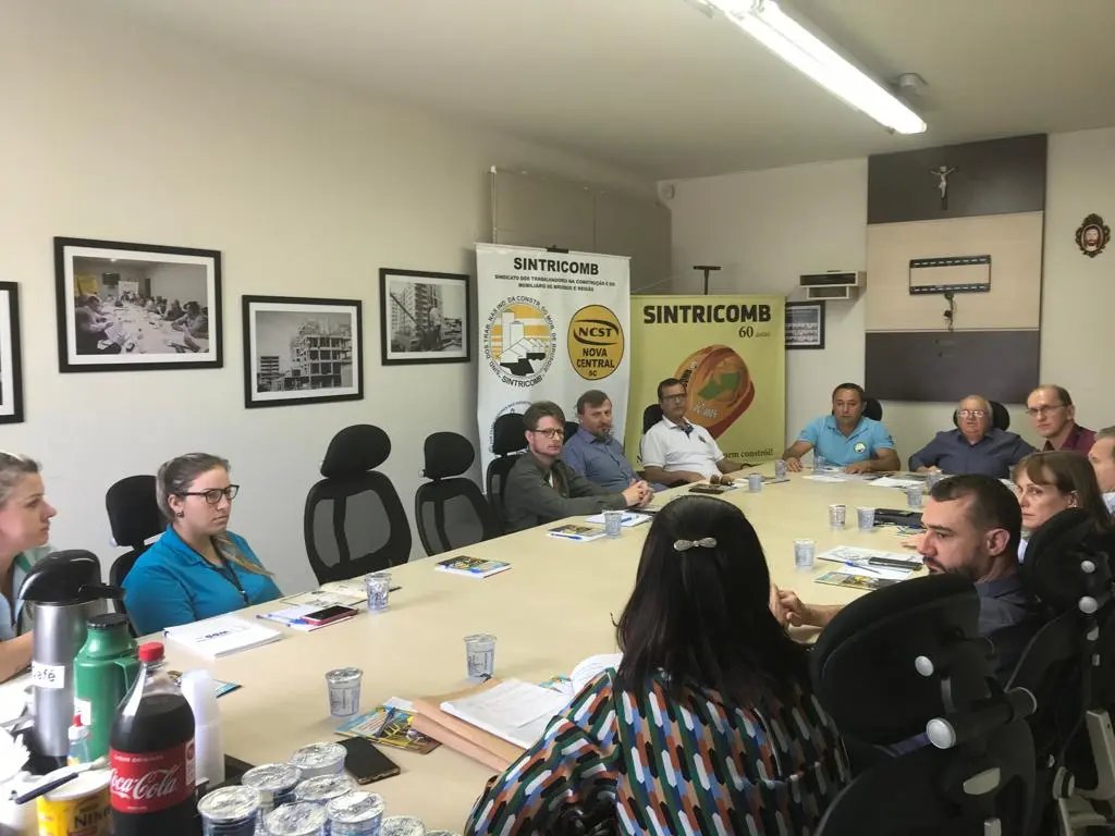 Reuni&atilde;o discute a&ccedil;&otilde;es de combate &agrave; informalidade e seguran&ccedil;a na constru&ccedil;&atilde;o civil