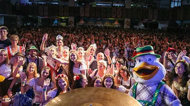  Pen&uacute;ltimo dia de Fenarreco leva mais de 15 mil pessoas ao Pavilh&atilde;o