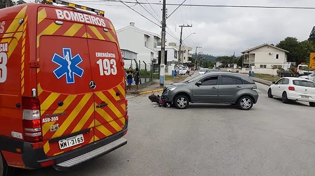  Acidente de tr&acirc;nsito na Guabiruba Sul