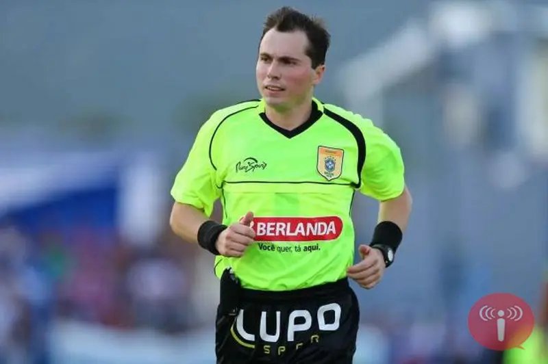 Árbitro viaja mais de 3 mil km para apitar jogo