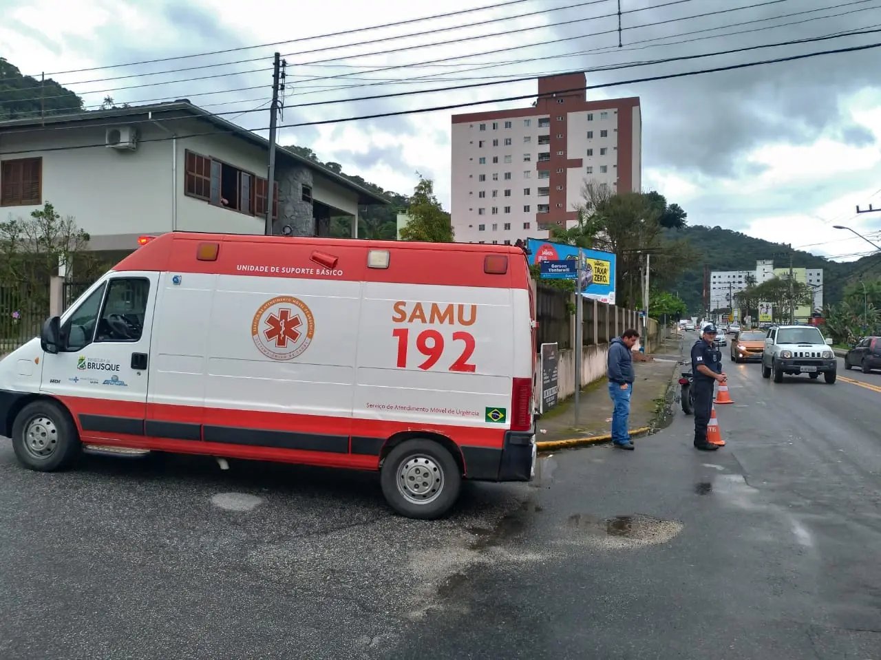 Colis&atilde;o envolve moto e caminh&atilde;o no bairro Guarani