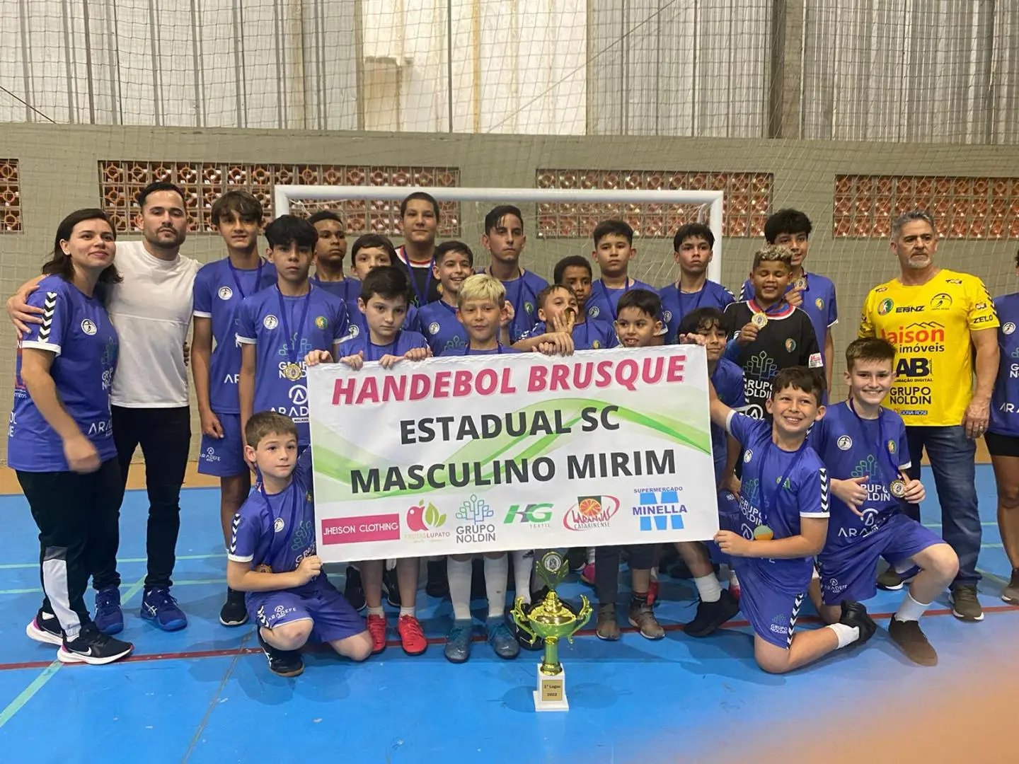 Meninos do Handebol Brusque s&atilde;o campe&otilde;es estaduais 
