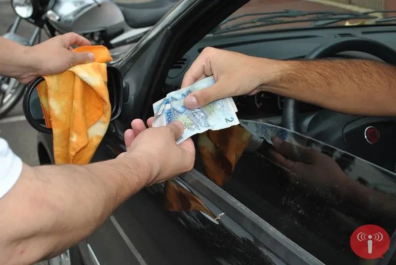  Legislativo proíbe flanelinhas em Brusque
