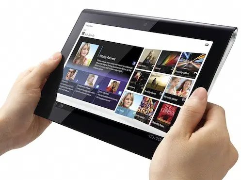 Idosa furta tablet após ganhar carona