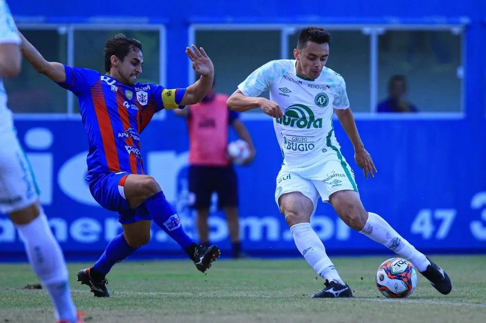 Chapecoense enfrenta Marc&iacute;lio Dias ap&oacute;s jogar duas vezes as quarta de final 